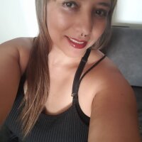Milf_Victoria's Offline Chat Room