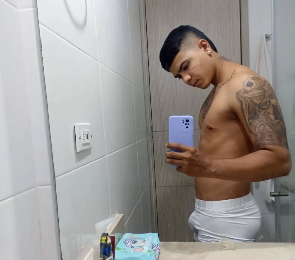 tommy_riordan from stripchat