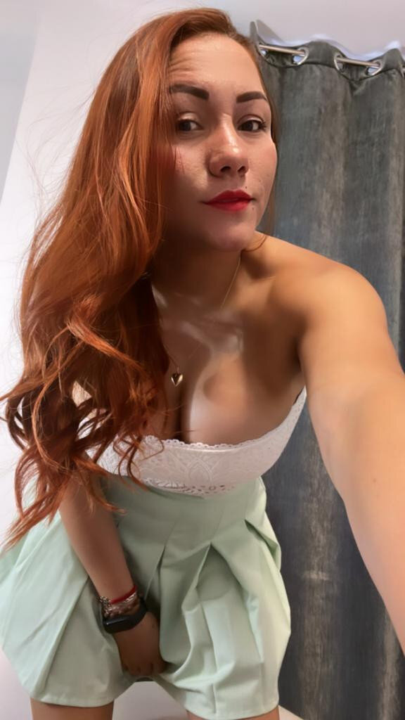 latina_cum21