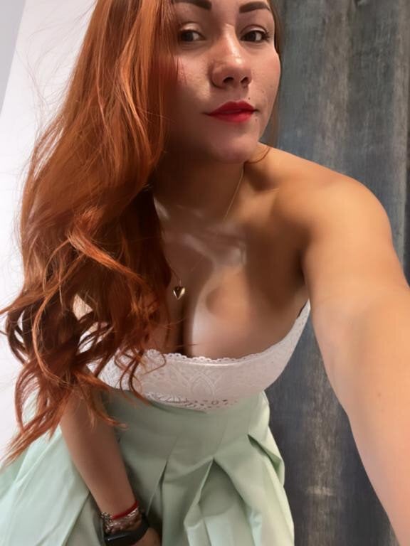 latina_cum21