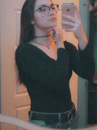 stonerchic's Offline Chat Room