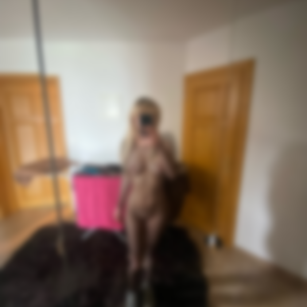 blondywe@xh from stripchat