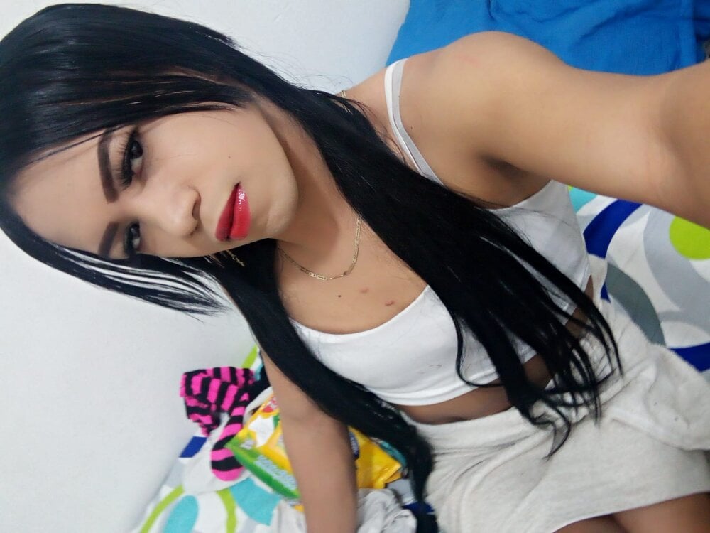 Kiimlee_Dirty live cam model at StripChat