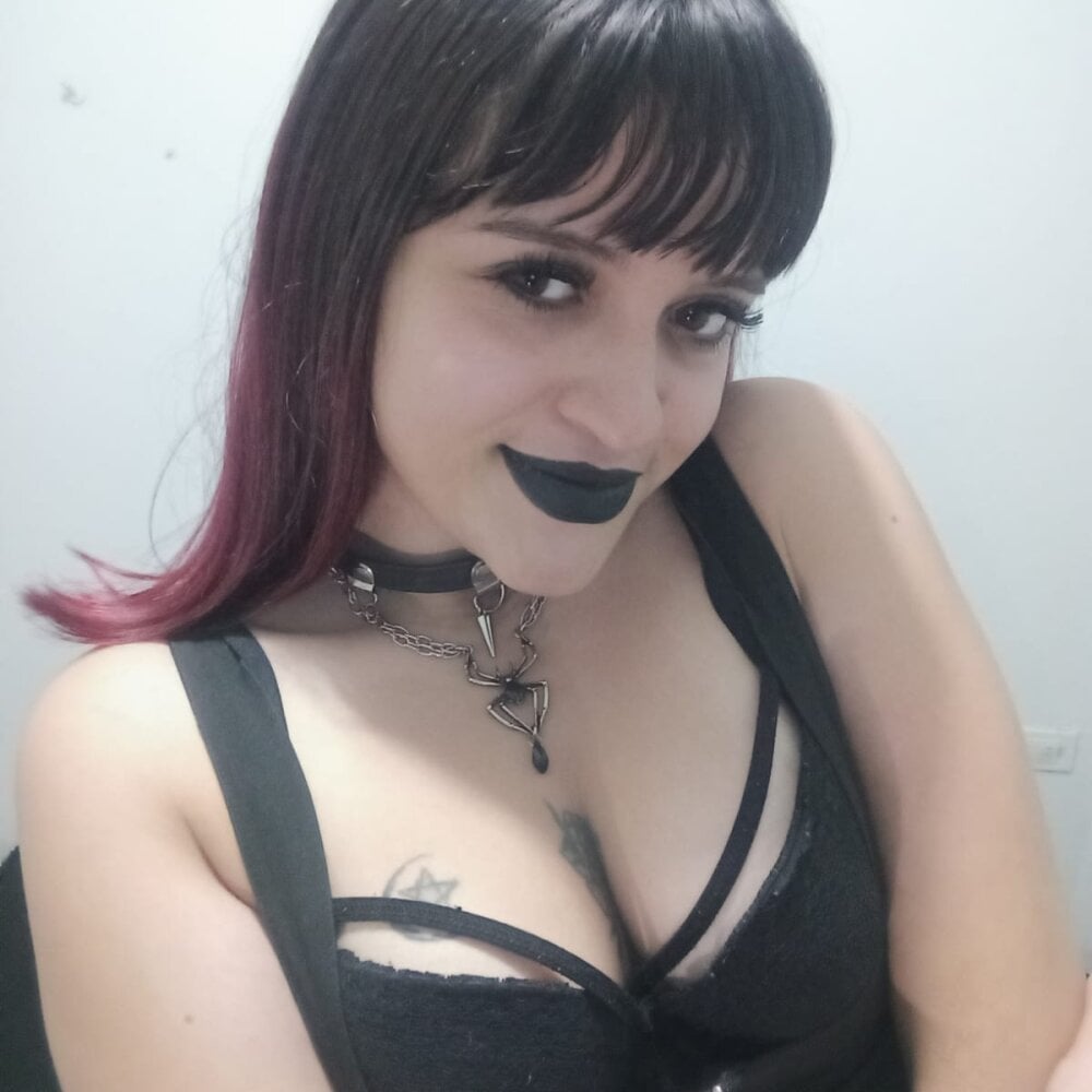 OnyxDiosaGotica's Offline Webcam Chat