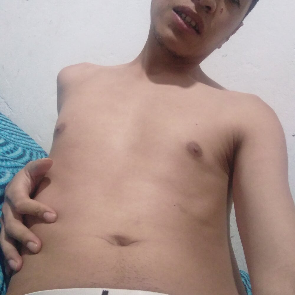 Live sex webcam photo for Logancosly26 #289761986