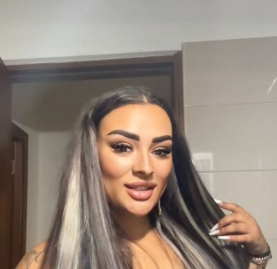pornos.live IolandaKala livesex profile in black cams