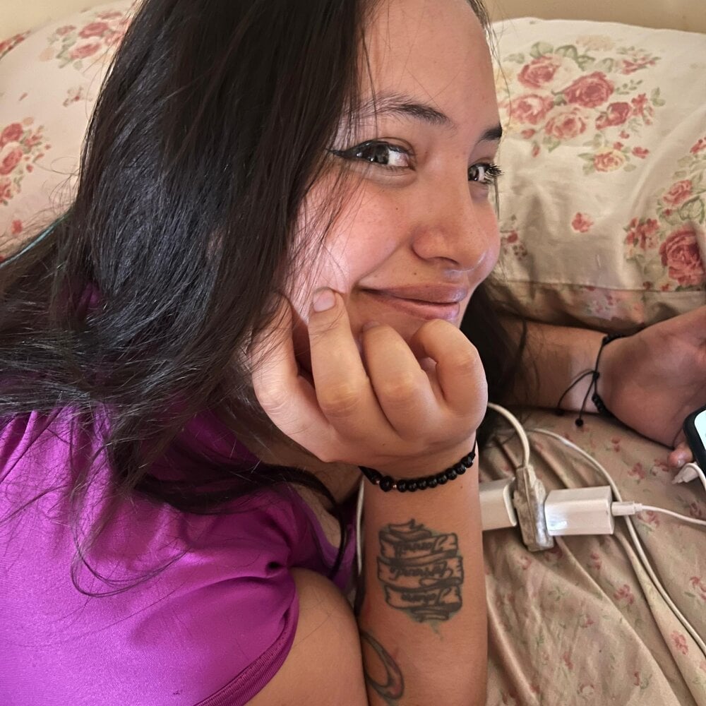 iluvcams.com miarouss69 livesex profile in always-by-your-side-33 cams