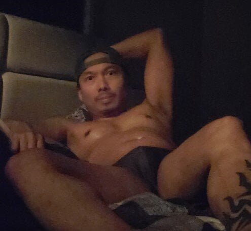 Ryan_Khristopher's Offline XXX Chat