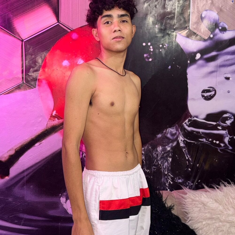 Chatroom XXX hors ligne de Roman_cute