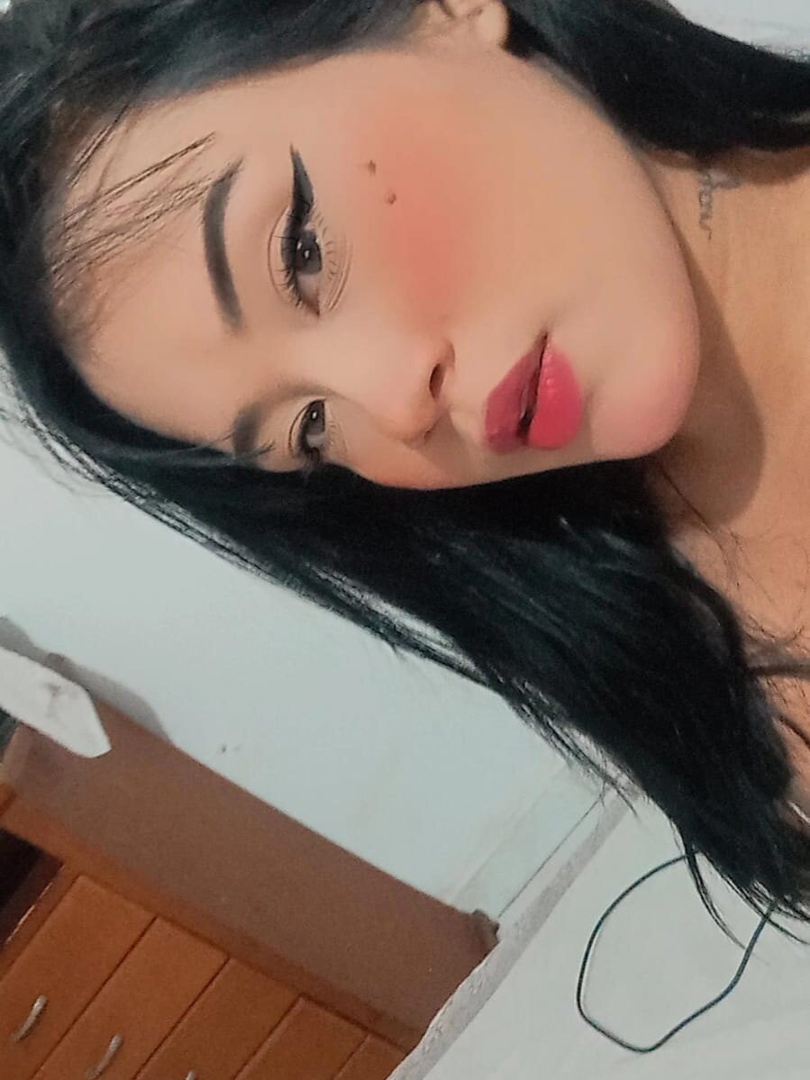 Mia_cam02's Offline XXX Chat