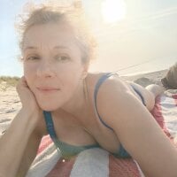Mature_Cherry's Offline Chat Room