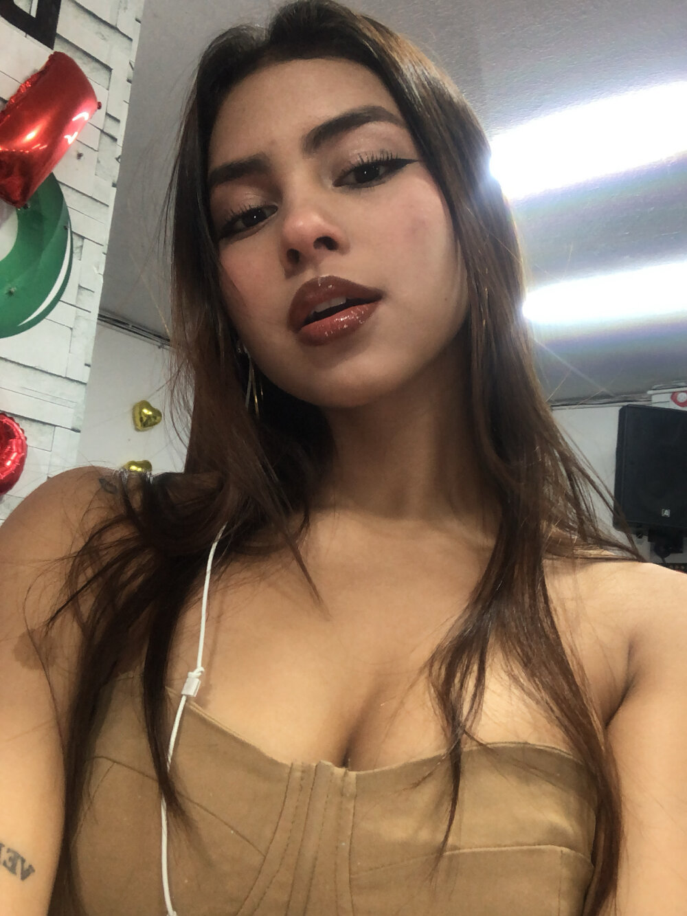 Live sex webcam photo for charlotte_cooper20 #289650540