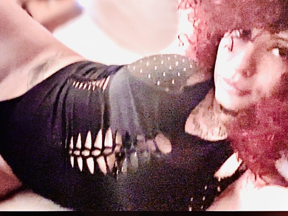 stripchat prettypurplep webcam profile pic via newporncams.com