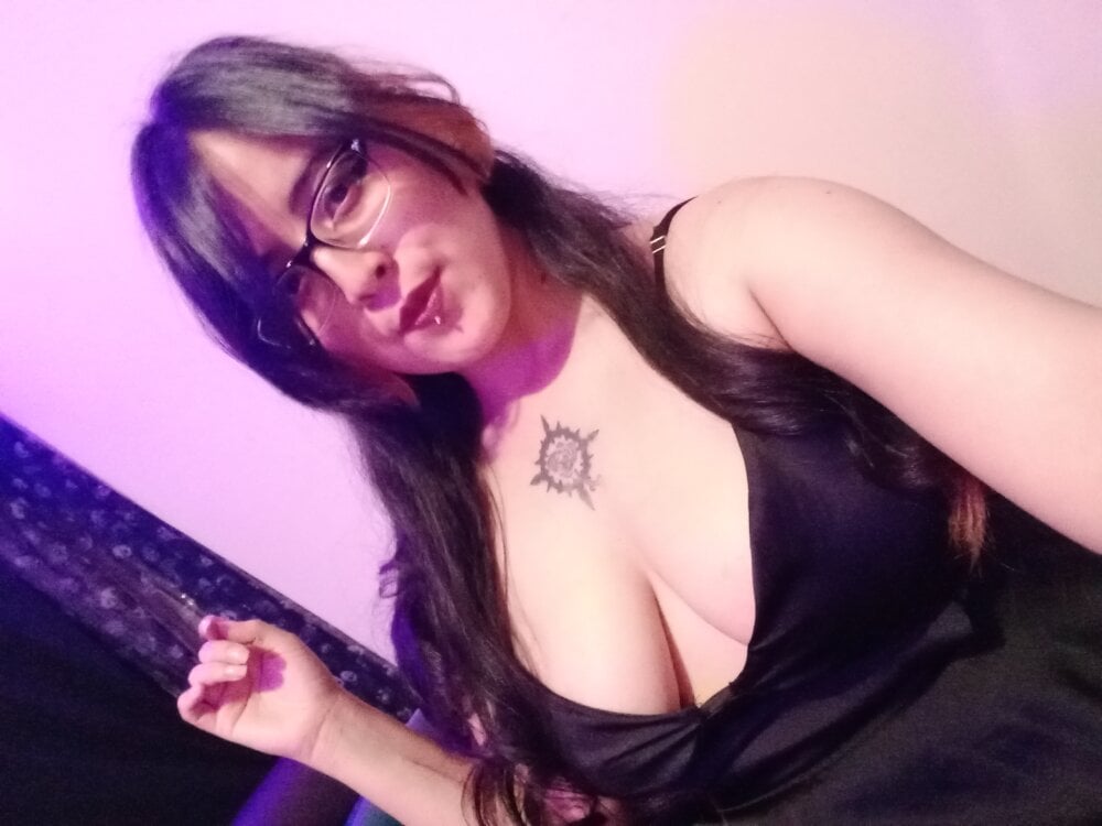 sexy_impact's Offline Chat Room