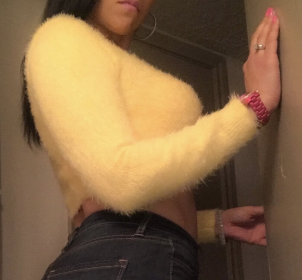 onaircams.com bigbootymercedez livesex profile in tall-estonian-girl-3 cams