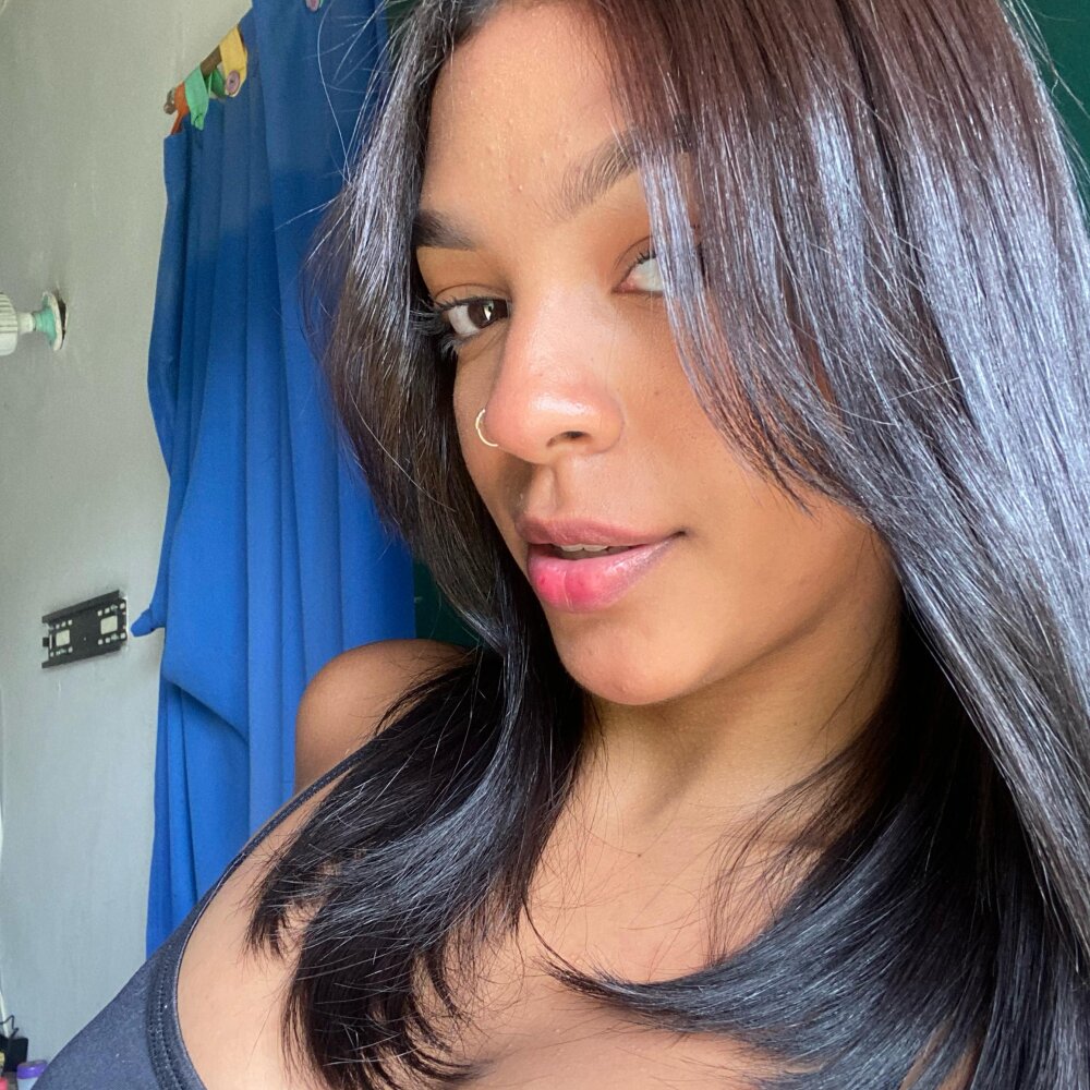 Valen_Rosee's Offline XXX Chat