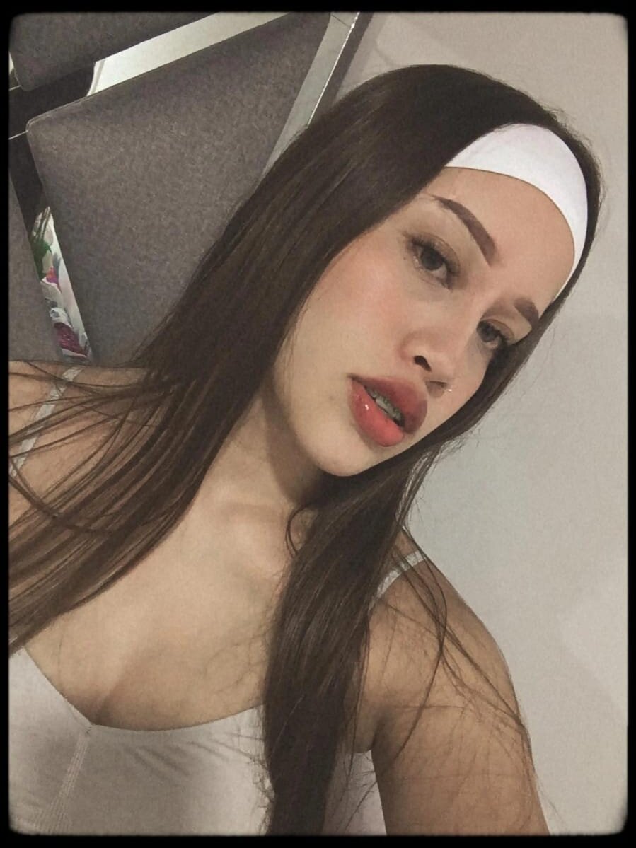 Leilaboom13's Offline XXX Chat