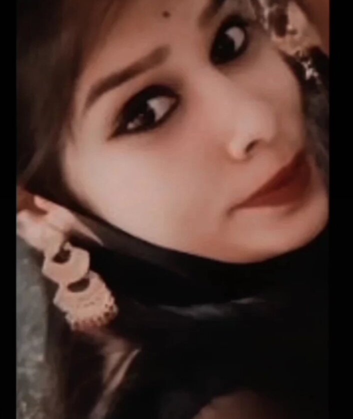 Lovely_Leena143