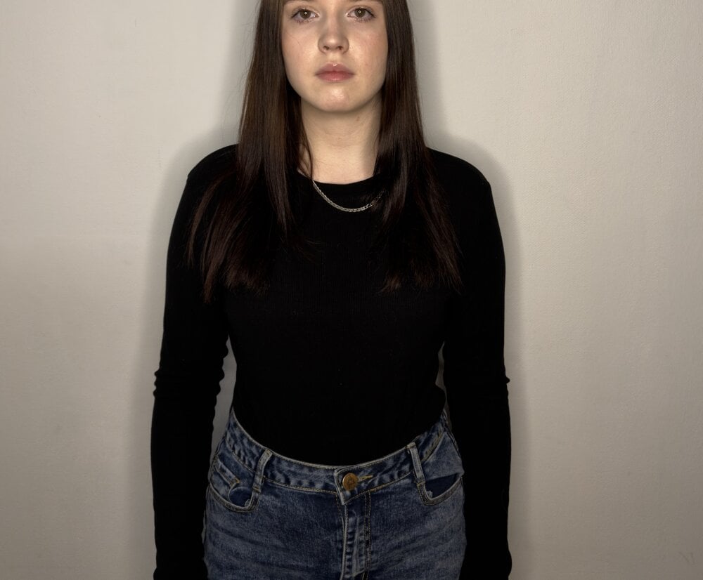 ErickaWoodrich's Offline XXX Chat