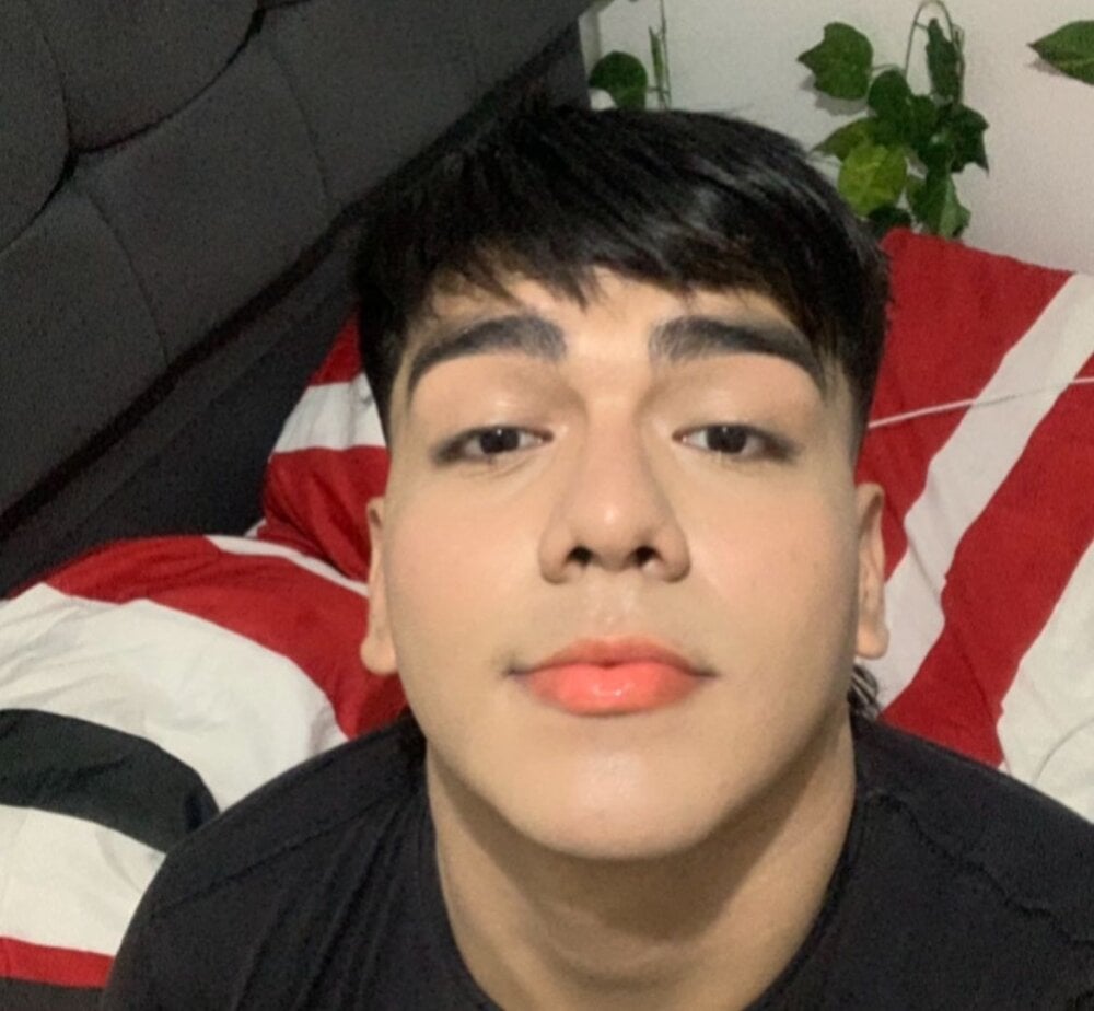 axel_hunter from stripchat