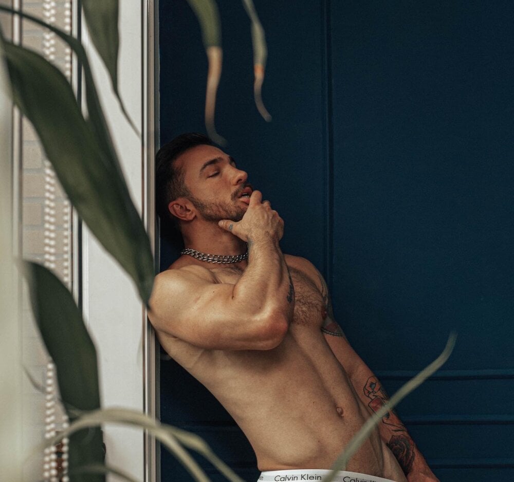 max_brazilian from stripchat