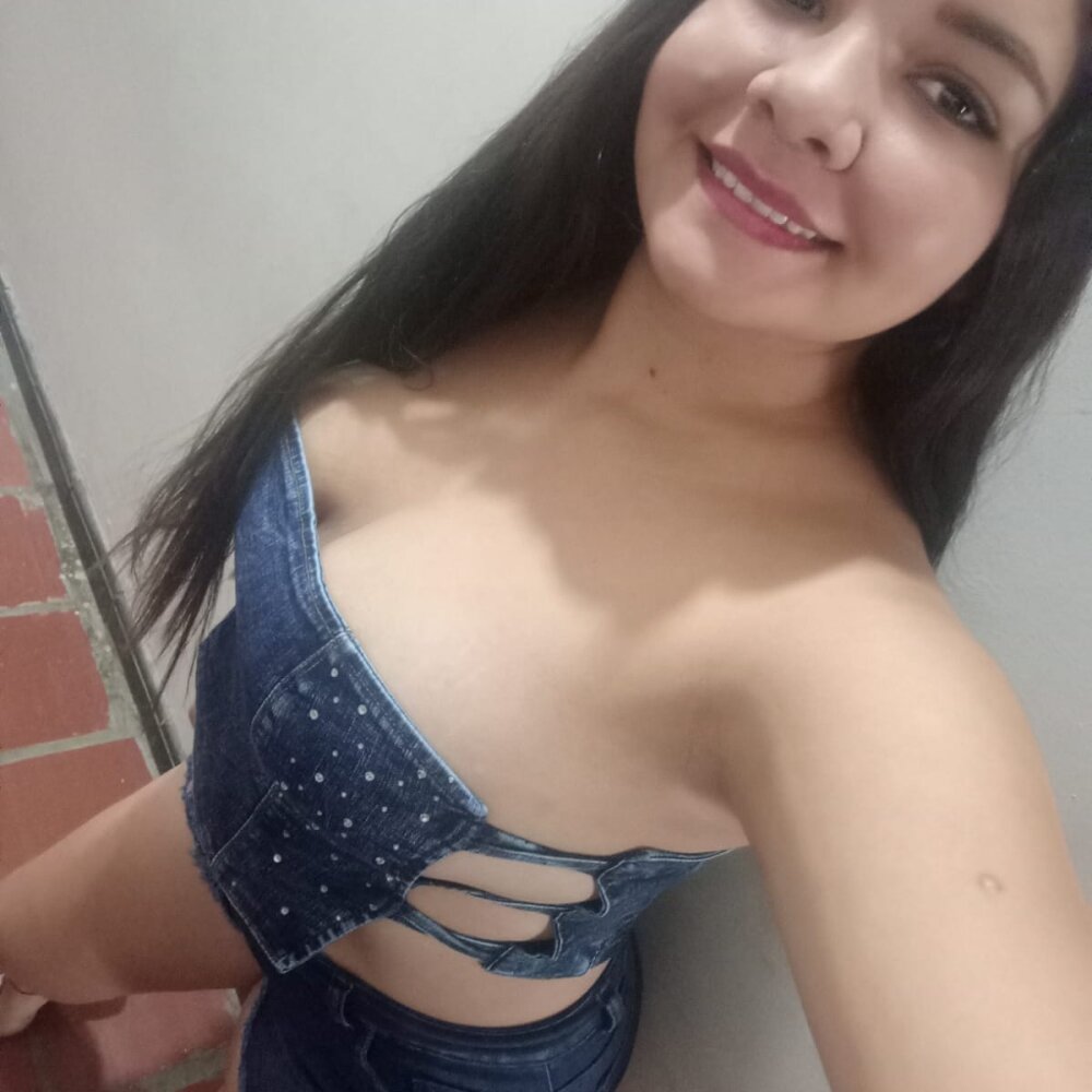 Carol27jimenez's Offline XXX Chat