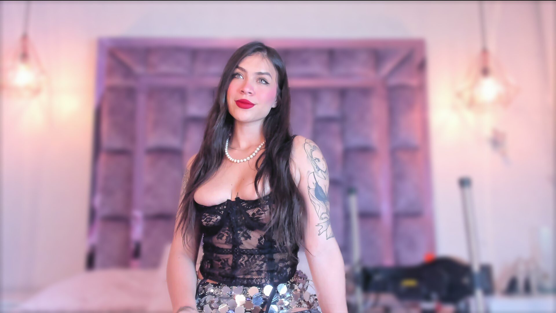 Megan_Delux_