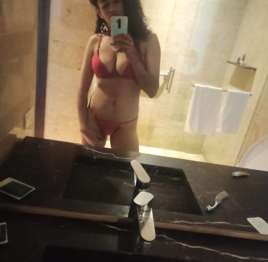 pornsexycams.com jasminne2_ livesex profile in at cams