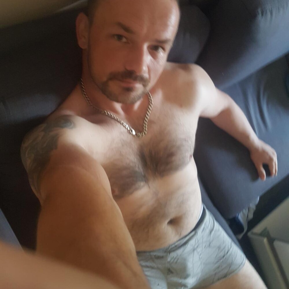 Albercik_666's Offline XXX Chat