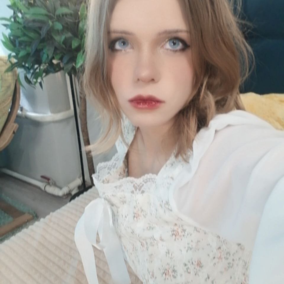 watchgirlcam.com elliebliss livesex profile in places-where-im-happy cams