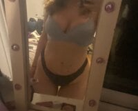 Devongirlx's Offline Chat Room