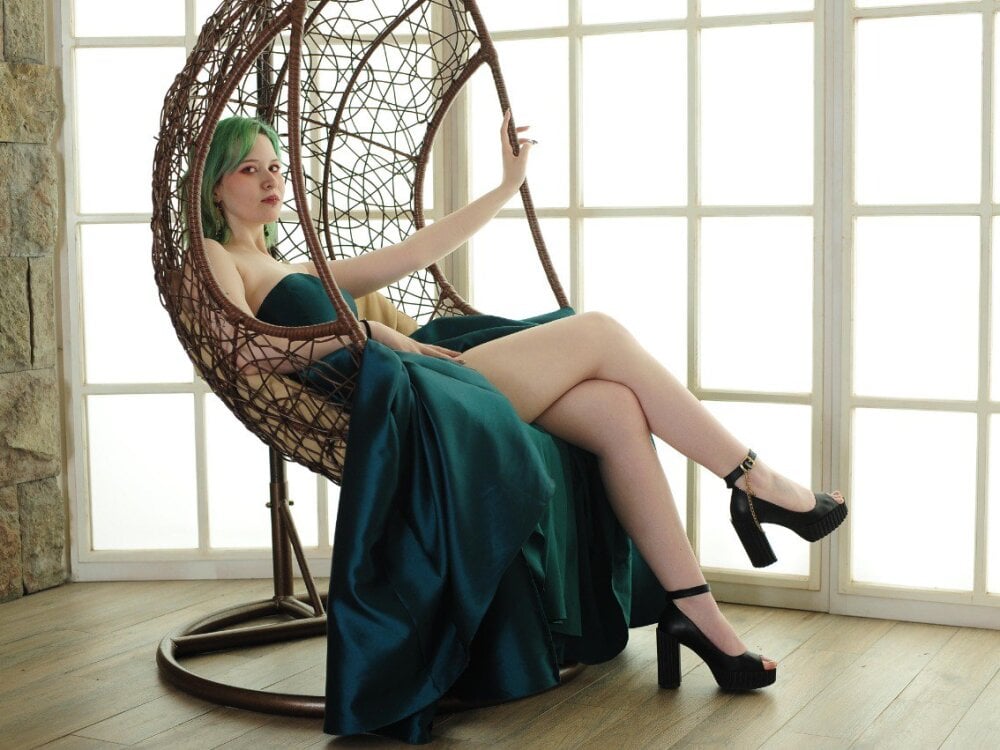 stripchat lunar_bluebell webcam profile pic via watchgirlcam.com