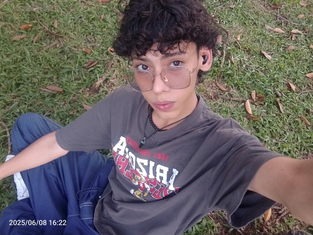 doll_ethan from stripchat
