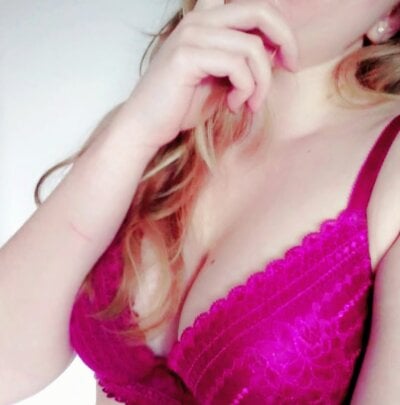 Emma_pleasur
