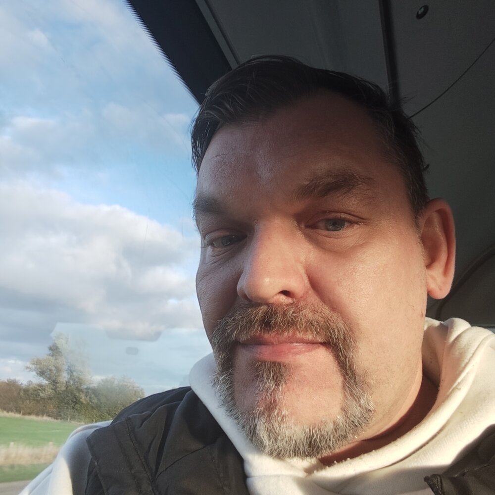 SaskiaFeuchtesLoch's Offline XXX Chat