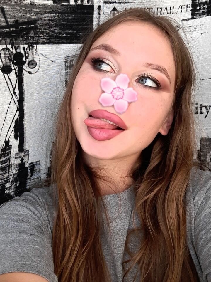 Mikki5P's Offline XXX Chat