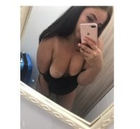 Julia_Hot_'s Offline Chat Room