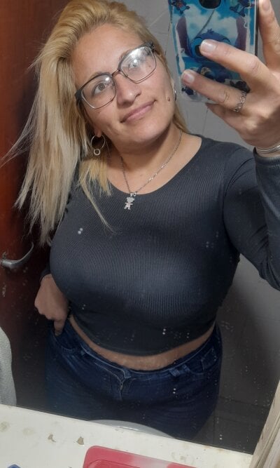 rusher27 Live Cam on StripChat