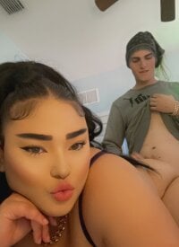 BestHornyyCouple's Offline Chat Room