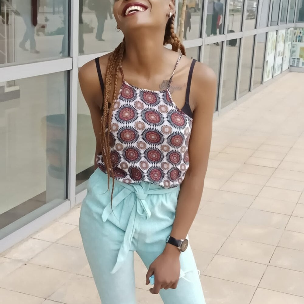 stripchat purplescarlet webcam profile pic via livesextrans.com