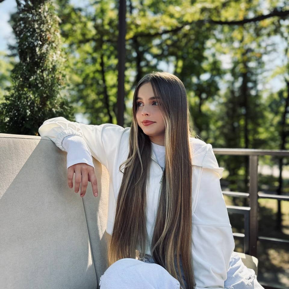 mega-camsex.com velora_vyxen livesex profile in thin cams