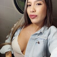 cholita22's Offline Chat Room