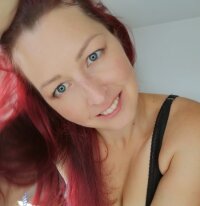 Shy-Lady's Offline Chat Room