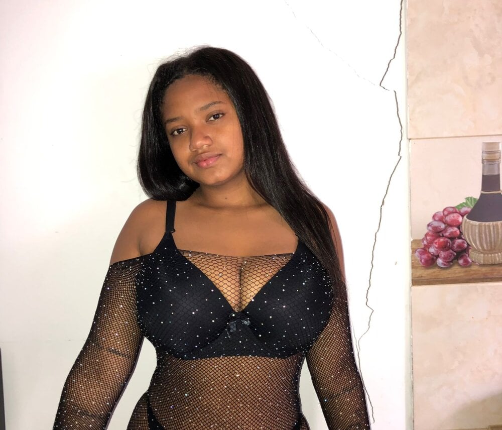 sexlivecamsites.com megan_rouse20 livesex profile in ebony cams