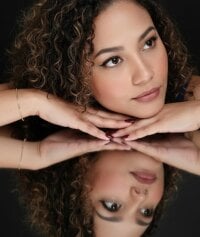 JuliRamirez's webcam live show