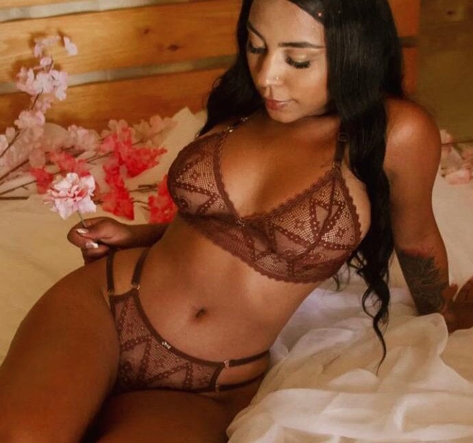 sarah_moraless from stripchat