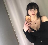 Anabella_Luchian Offline chat-huone