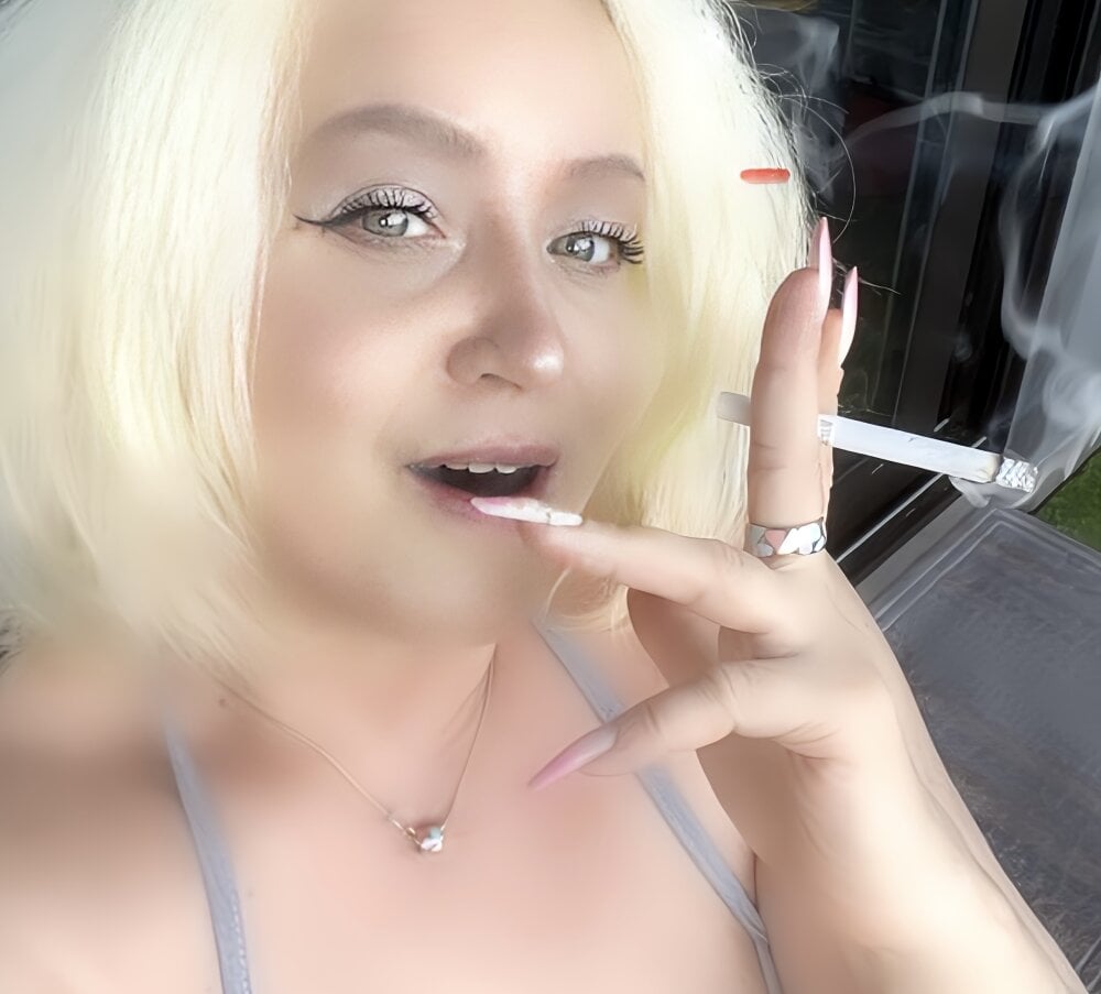 Live sex webcam photo for AngelJenny #289983326