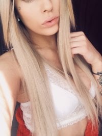 LillianShinexXx's Offline Chat Room
