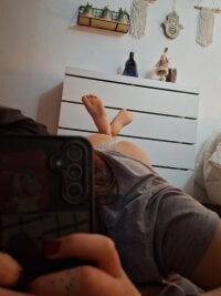 lovlyfeetputa's Offline Chat Room